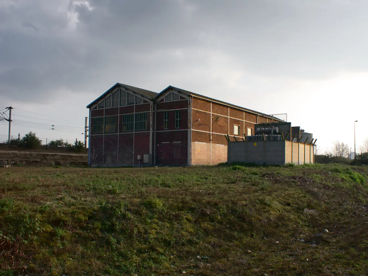Avoiding appliance plugging during UK thunderstorms: a key safety precaution