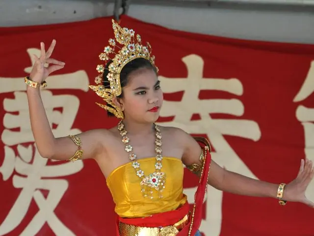 Palestinian artist Lina Makoul redefines the emotional spectrum of Arabic pop music