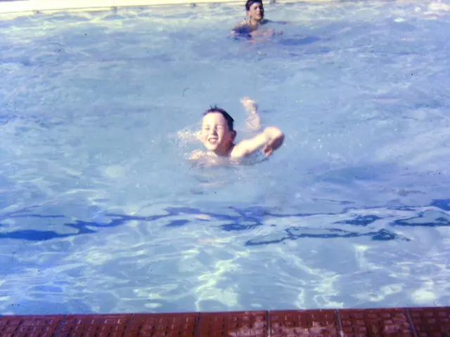 Year-round swimming lessons for children in Lecce's pools