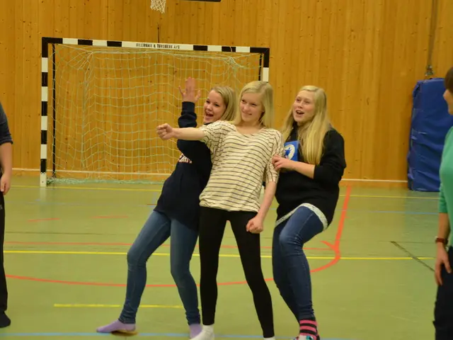 "A Collection of 61 Management Goals to Aim for in the Year 2025"