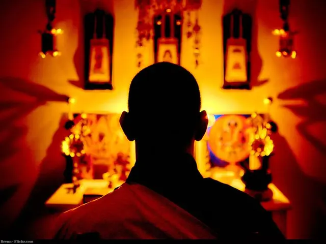 Experiencing Unfavorable Incidents Can Lead to Understanding the Origin: Deriving Sense from...