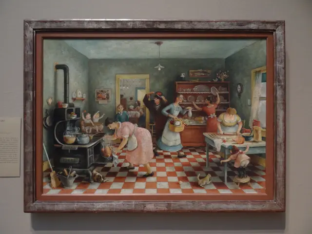 Gloria Gaynor resides in a living arrangement reminiscent of the Golden Girls' shared home.